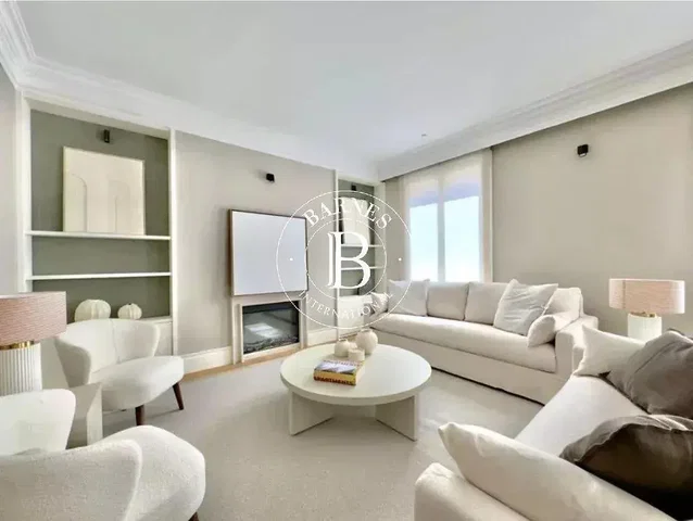 Living room; natural light, modern style, fireplace