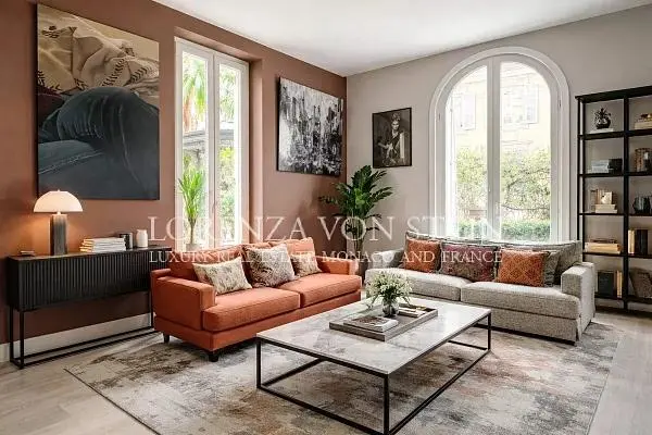 Salon; style moderne, lumière naturelle, parquet