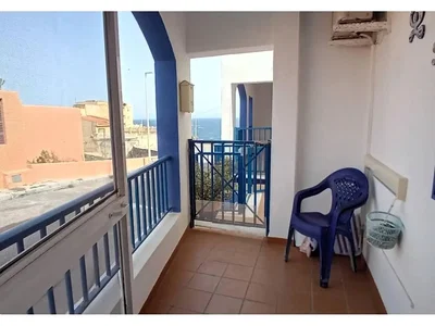 Balkon; uitzicht, tegelvloer