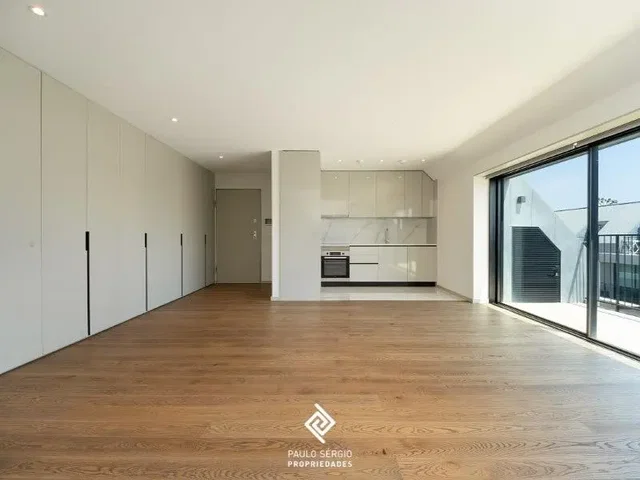 Wohnzimmer; holzboden, tageslicht, moderner stil