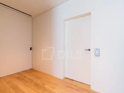 Schlafzimmer; holzboden, tageslicht
