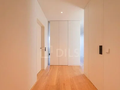 Wohnzimmer; holzboden, tageslicht