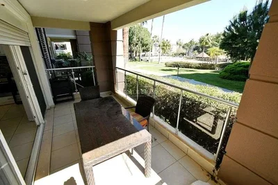 Balkon; fayans zemin, manzara, doğal ışık