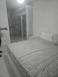 Chambre; lumière naturelle, carrelage
