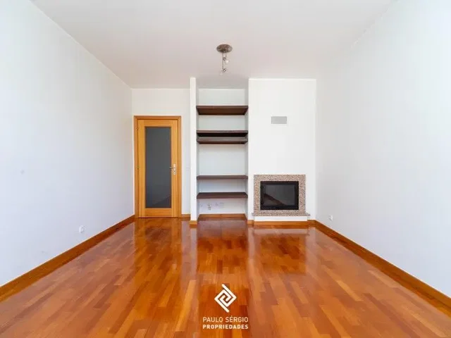Salon; parquet, cheminée