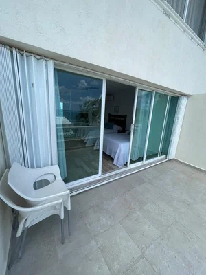 Balkon; manzara, doğal ışık, fayans zemin