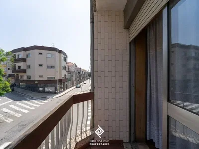 Балкон; поглед, природно светло