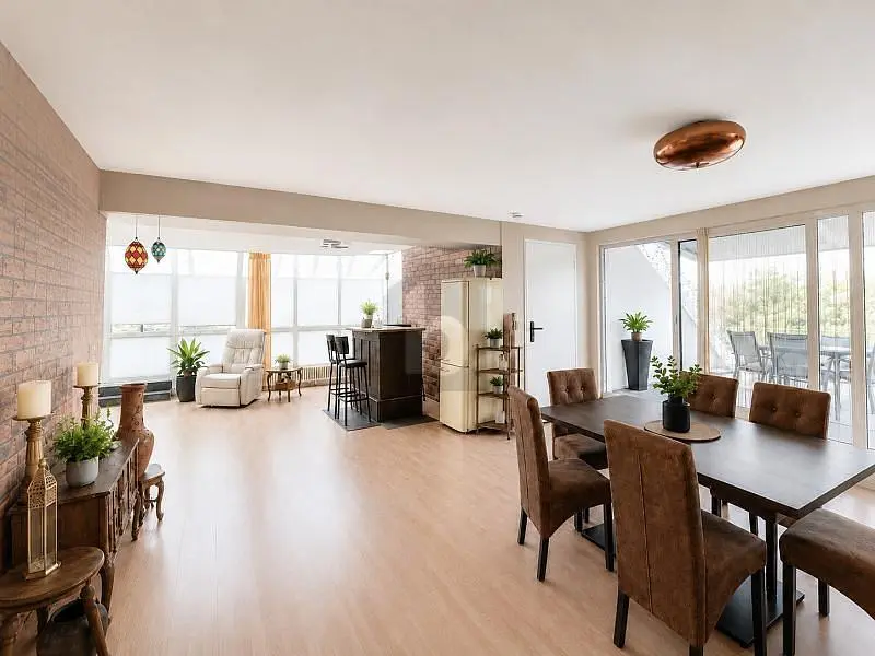 Living room; natural light, wood floor, modern style