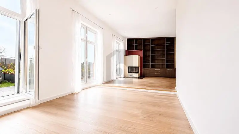 Salon; parquet, lumière naturelle, cheminée