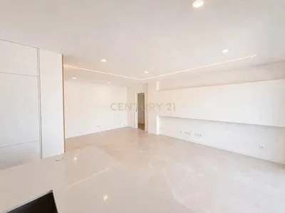 Wohnzimmer; tageslicht, hohe decken, renoviert