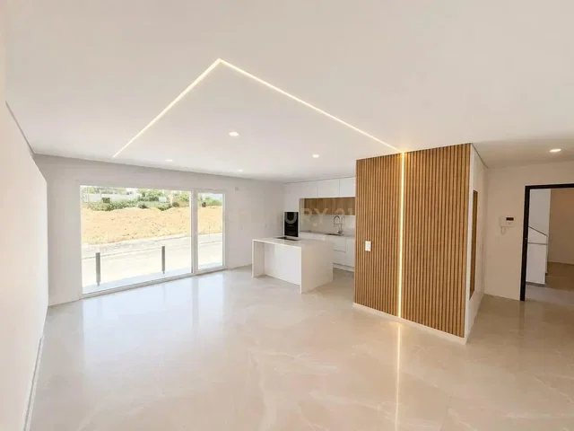 Küche; blick, küchengeräte, tageslicht, moderner stil, fliesenboden