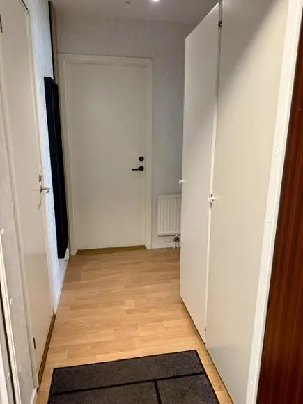 Garderobe; holzboden, tageslicht