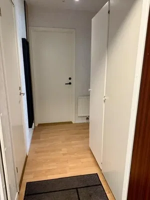 Garderobe; holzboden, tageslicht