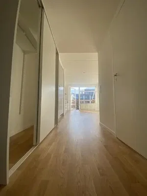 Wohnzimmer; holzboden, tageslicht