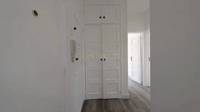 Garderobe; holzboden, tageslicht