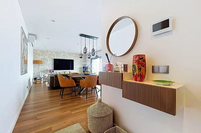 Salon; parquet, lumière naturelle, style moderne