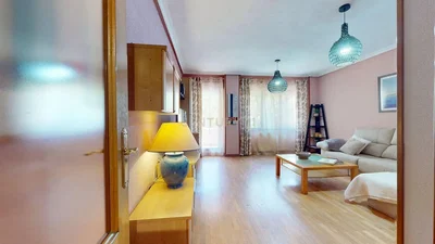 Woonkamer; natuurlijk licht, houten vloer