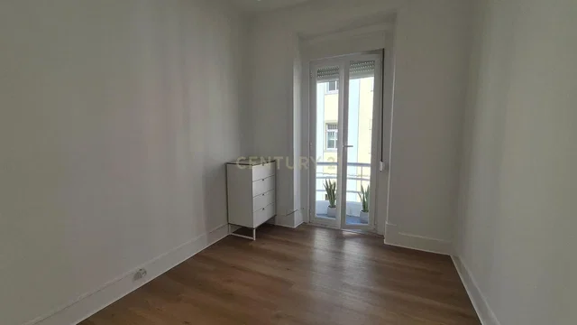 Schlafzimmer; holzboden, tageslicht