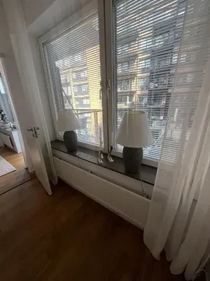 Wohnzimmer; tageslicht, holzboden, blick