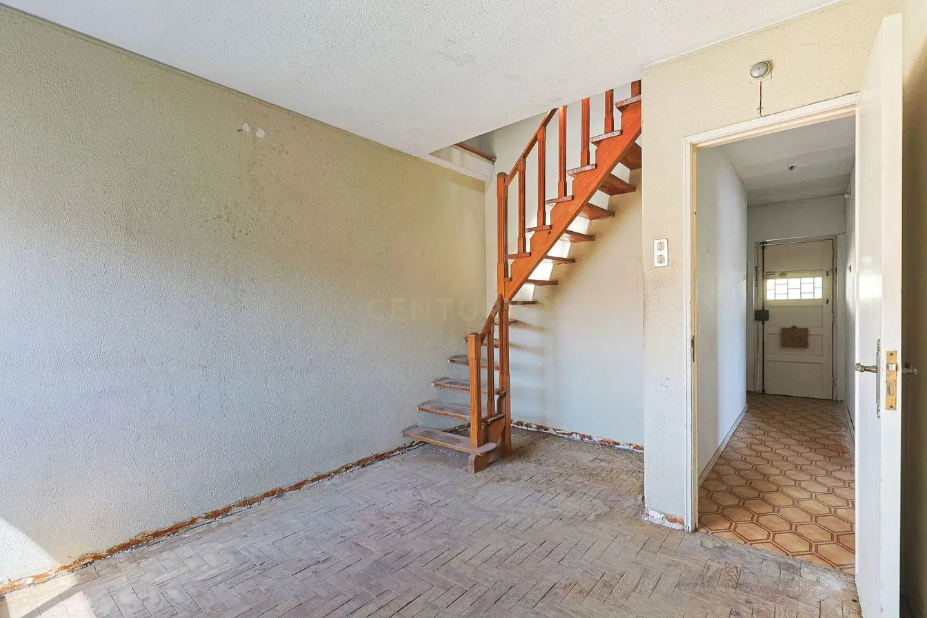 Altro; necessita ristrutturazione, pavimento in piastrelle