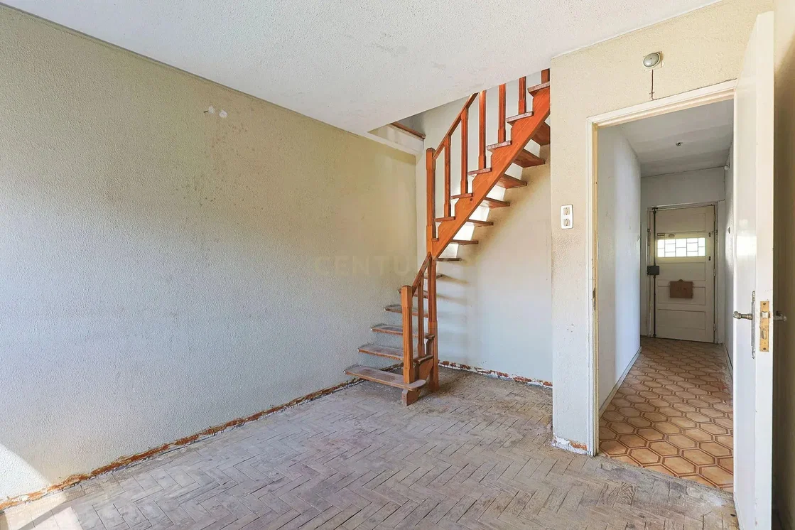 Altro; necessita ristrutturazione, pavimento in piastrelle