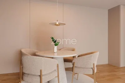 Obývací pokoj; moderní styl, dřevěná podlaha, přirozené světlo
