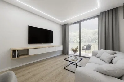 Woonkamer; uitzicht, houten vloer, natuurlijk licht, moderne stijl