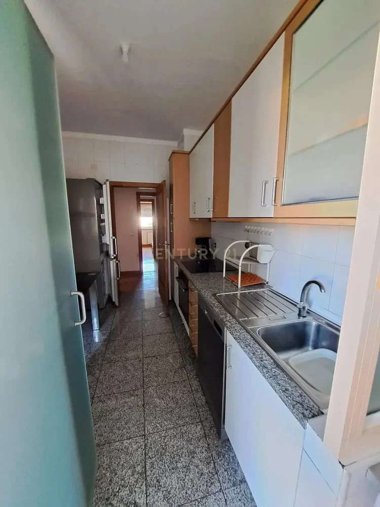 Kuhinja; pločice, kuhinjski aparati