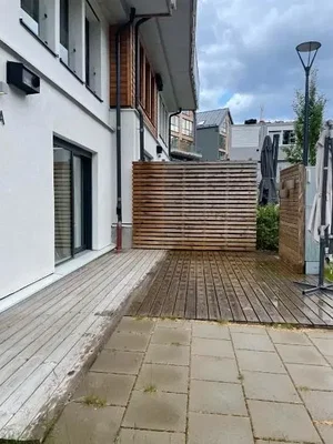 Ταράτσα; ξύλινο πάτωμα, φυσικό φως