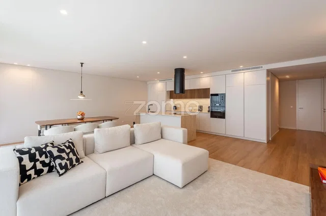 Wohnzimmer; tageslicht, moderner stil, holzboden, küchengeräte