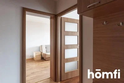 Garderobe; holzboden, tageslicht