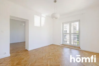 Wohnzimmer; holzboden, tageslicht