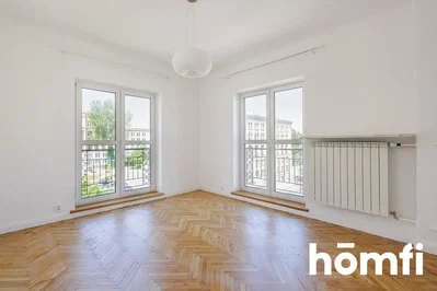 Wohnzimmer; holzboden, tageslicht