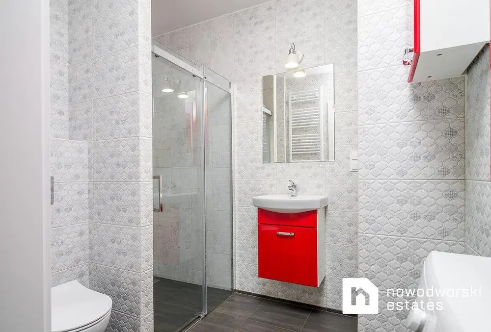 Badezimmer; fliesenboden, renoviert, tageslicht