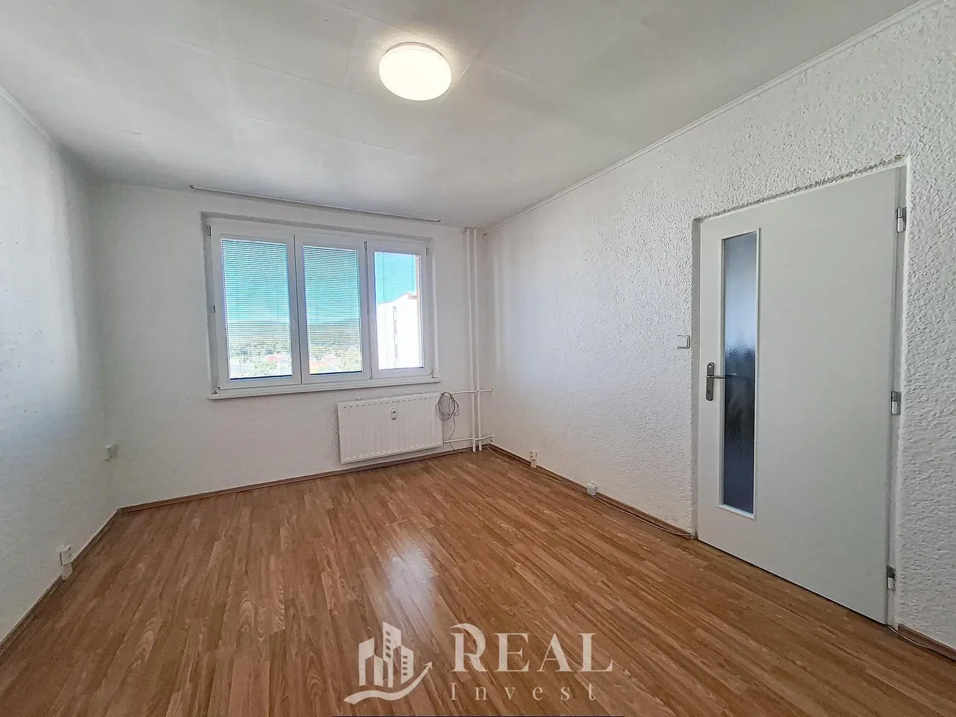 Schlafzimmer; holzboden, tageslicht, blick