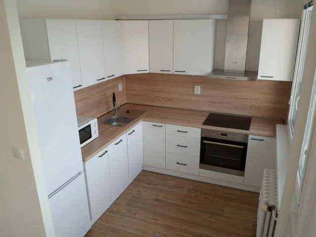 Küche; küchengeräte, holzboden, renoviert, tageslicht
