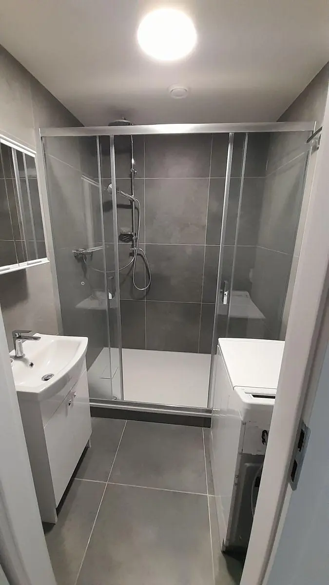 Badezimmer; fliesenboden, renoviert, tageslicht