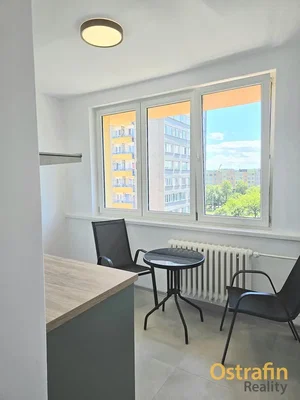 Kuchyně; výhled, přirozené světlo