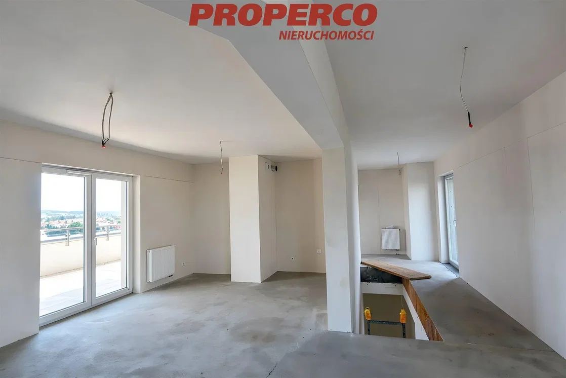 Autre; lumière naturelle, nécessite rénovation