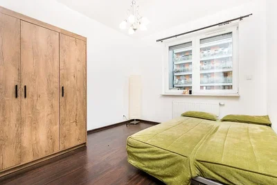 Schlafzimmer; holzboden, tageslicht