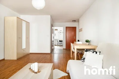 Living room; natural light, wood floor, modern style