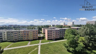 House and surroundings; view, natural light