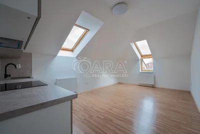 Cocina; luz natural, suelo de madera