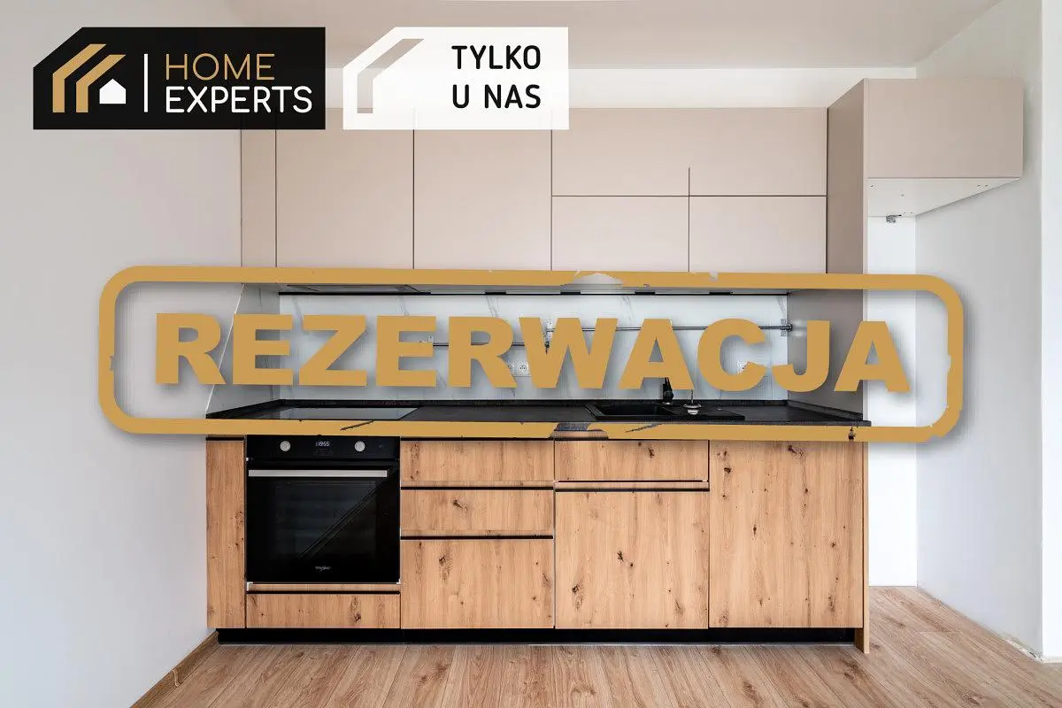 Κουζίνα; συσκευές κουζίνας, ξύλινο πάτωμα, ανακαινισμένο, φυσικό φως