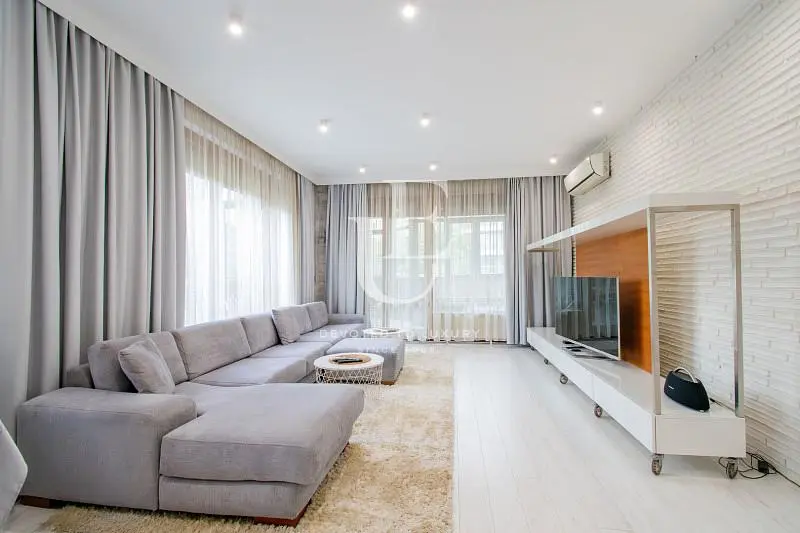 Хол