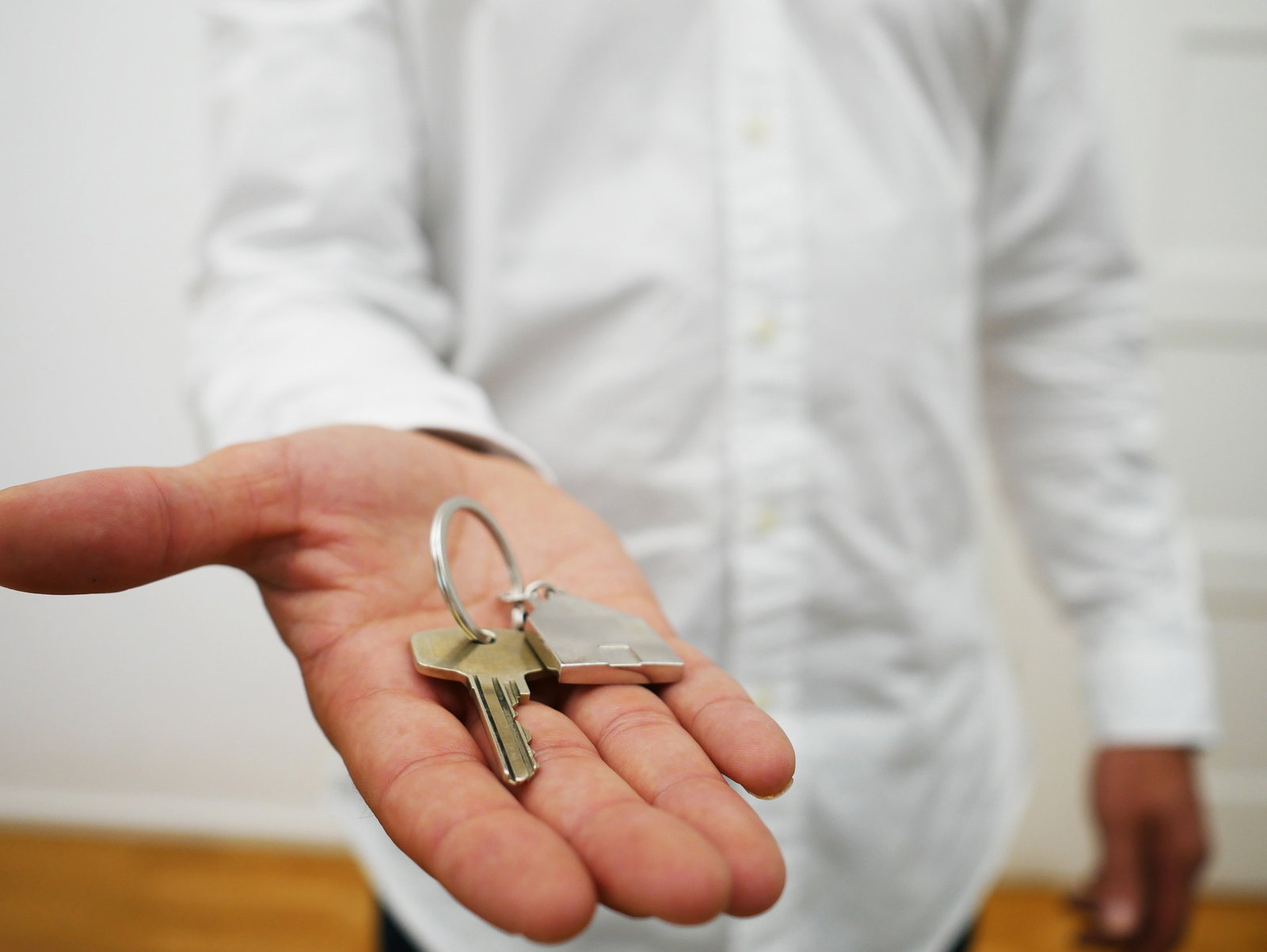 Renting without a deposit? Yes, it exists. But there is one catch that is not often talked about