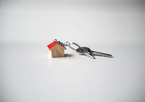 Verkauf und Vermietung von Wohnungen in der ehemaligen DDR: Ein Blick auf die Immobilienlandschaft und Hypothekenunterschiede zu Westdeutschland